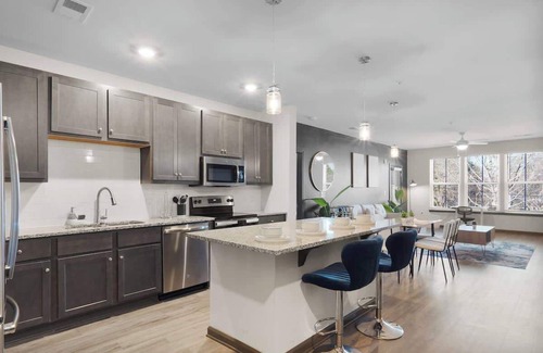 North Raleigh Apartamento | Luxe King 3BR Suite North Raleigh!