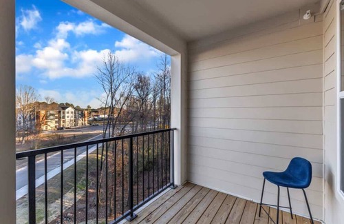 Hayes Apartamento | Luxe King 3BR Suite to Downtown Durham!