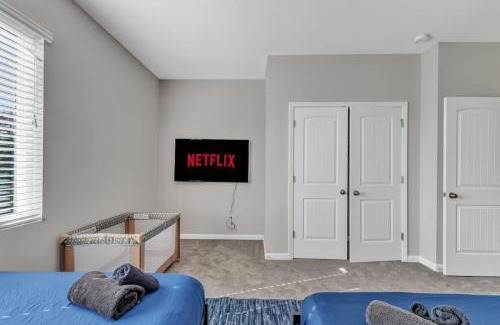 Southwest Raleigh Casa | Luxe King 3BR Townhouse Mins to Downtown