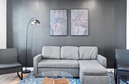 Charlotte Casa | Luxe King 3BR Townhouse Mins to Dwtn CLT