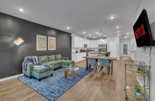 Durham Casa | Luxe King 4 BR Townhouse Mins to Dwtn Durham