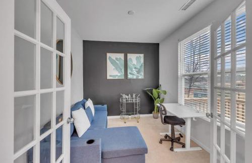 Durham Casa | Luxe King 4 BR Townhouse Mins to Dwtn Durham
