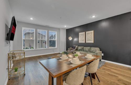 Durham Casa | Luxe King 4 BR Townhouse Mins to Dwtn Durham
