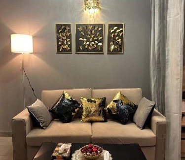 Noida Apartamento | Luxe Lagoon studio