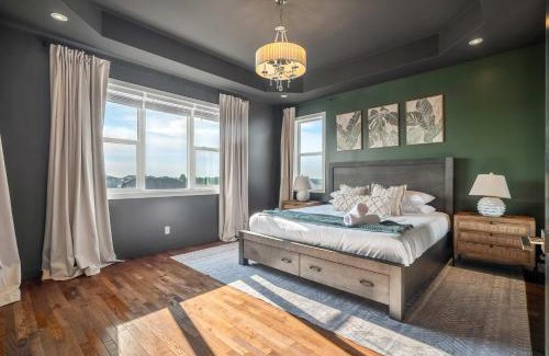 Sylvan Lake Casa | Luxe & Lake 6BR Getaway Hot Tub Near the Lake