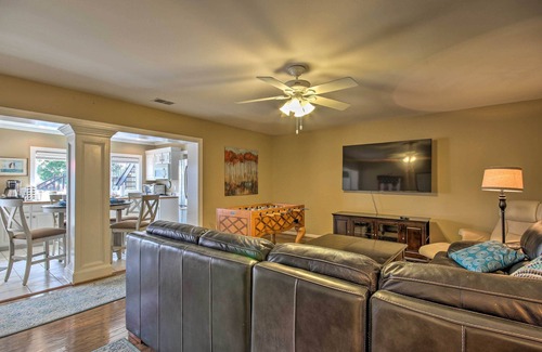 Chapin Apartamento | Luxe Lakefront Apartment w/ Shared Pool & Dock!