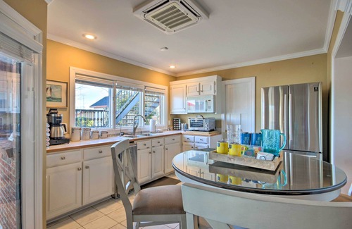 Chapin Apartamento | Luxe Lakefront Apartment w/ Shared Pool & Dock!