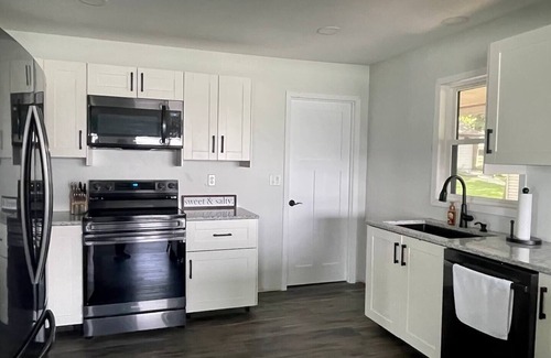 Markesan Cabina | Luxe Lakefront Cabin! Aracdes+Billiards+Minigolf