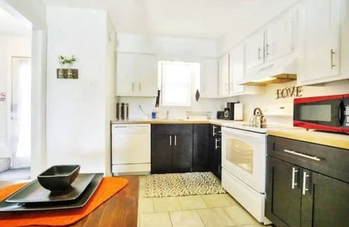 Grandview Casa | Luxe Lakefront Getaway in Heart of City! (CDC Safe)