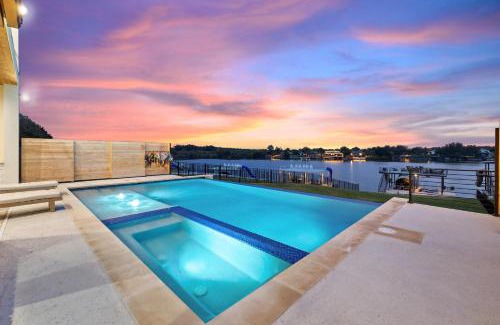 Kingsland Casa | Luxe Lakefront Haven New Listing Promos Available