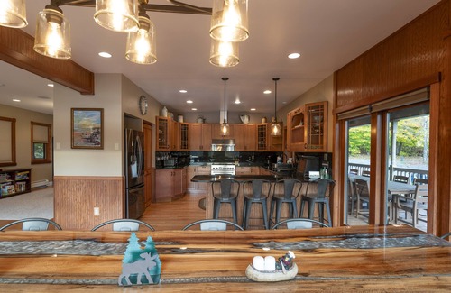 Town of Grafton Casa | Luxe Lakefront Paradise, King Beds, Game Room, Direct Lake Access