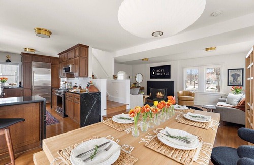 Southwest Minneapolis Casa | "Luxe Leisure" at Logan by Roxy Rentals