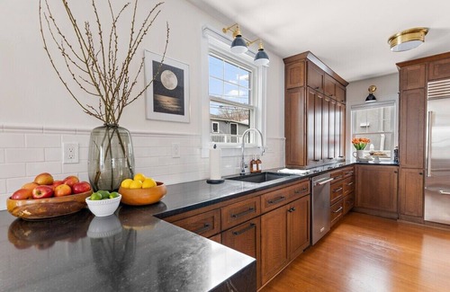 Southwest Minneapolis Casa | "Luxe Leisure" at Logan by Roxy Rentals