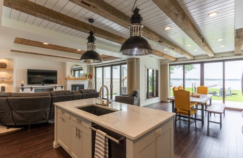 Shoreham Casa | Luxe Life on Lake Sallie 4 Bedroom