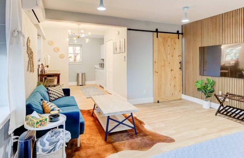 Downtown Memphis Apartamento | Luxe Loft w/View - King Bed & FREE Parking