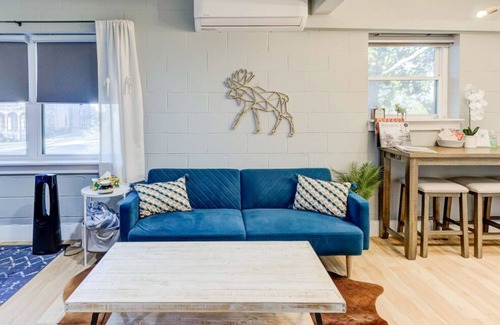 Downtown Memphis Apartamento | Luxe Loft w/View - King Bed & FREE Parking