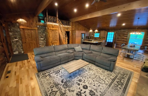 North Creek Cabina | Luxe Logs - your perfect Adirondack Getaway!