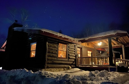 North Creek Cabina | Luxe Logs - your perfect Adirondack Getaway!
