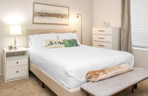 Del Rey Apartamento | Luxe MDR apartment,Parking, Gym, Pool, jacuzzi,BBQ