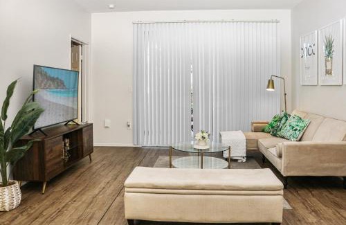 Del Rey Apartamento | Luxe MDR apartment,Parking, Gym, Pool, jacuzzi,BBQ