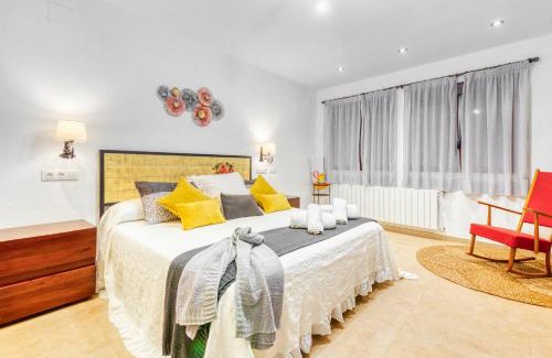 Vall d'Alba Apartamento | Luxe Mediterranean Masia BBQ Pool Chillout