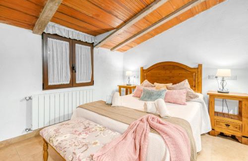 Vall d'Alba Apartamento | Luxe Mediterranean Masia BBQ Pool Chillout