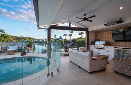 Currumbin Waters Casa | Luxe Modern 4 Bedroom Waterfront Home