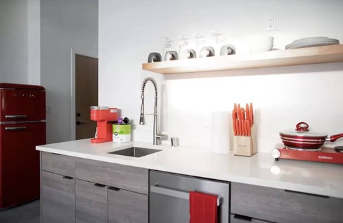 Loyal Heights Apartamento | Luxe Modern Ballard Studio: 15 Min to Space Needle