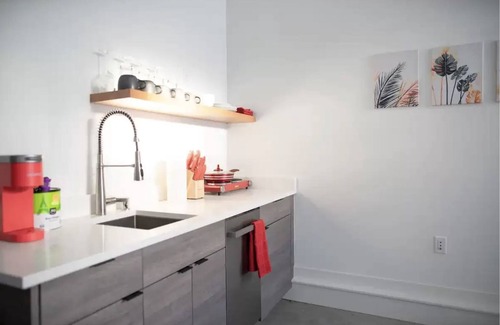 Loyal Heights Apartamento | Luxe Modern Ballard Studio: 15 Min to Space Needle