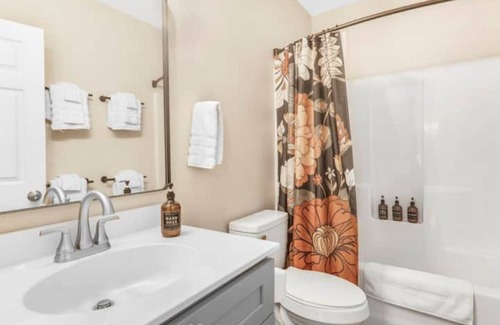 Old Fort Casa | Luxe Modern Cabin outside Asheville with Glamping