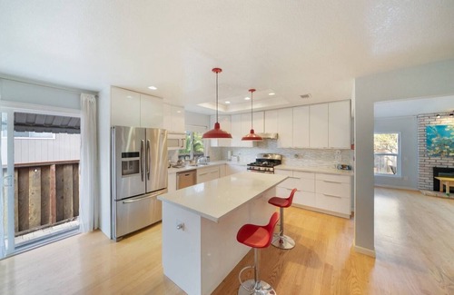 Dublin Casa | Luxe Modern Getaway in The East Bay!