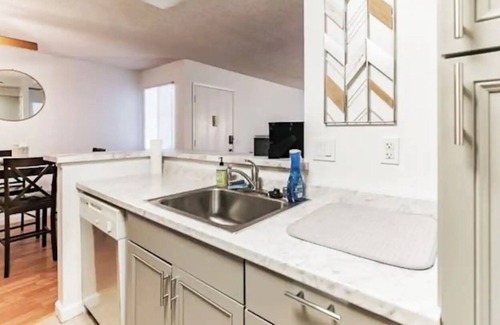 Redlands Apartamento | Luxe Modern Getaway in the Heart of Redlands! (CDC Safe)