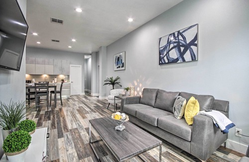 Uptown Apartamento | Luxe, Modern Houston Apt - 1 Mile to The Galleria!