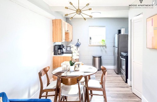 Downtown Memphis Apartamento | Luxe Modern loft w/King Bed, Free Parking & Wi-Fi