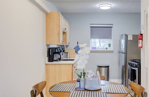 Downtown Memphis Apartamento | Luxe Modern loft w/King Bed, Free Parking & Wi-Fi