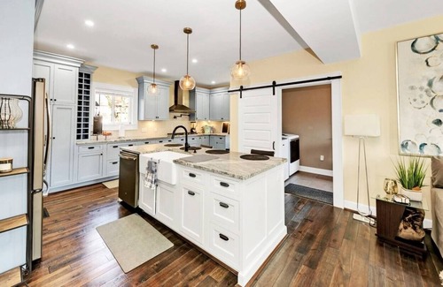 Norwood Casa | Luxe Modern & Private Home in Heart of Cincinnati!