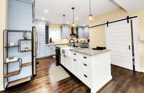 Norwood Casa | Luxe Modern & Private Home in Heart of Cincinnati!