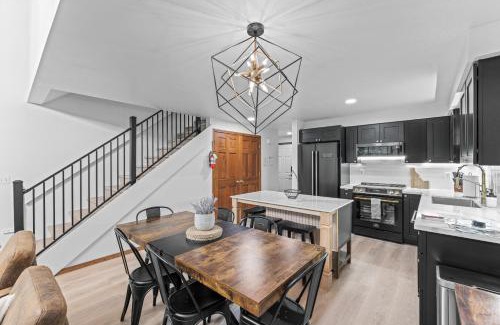 McCall Casa | Luxe Mountain- beautiful remodeled condo, pet friendly with community pool