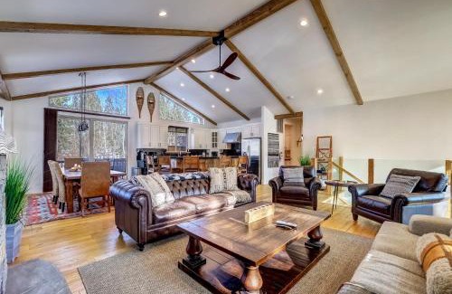 Mountain View Estates Casa | Luxe Mountain Chalet - Hot tub Man Cave Foosball Peloton
