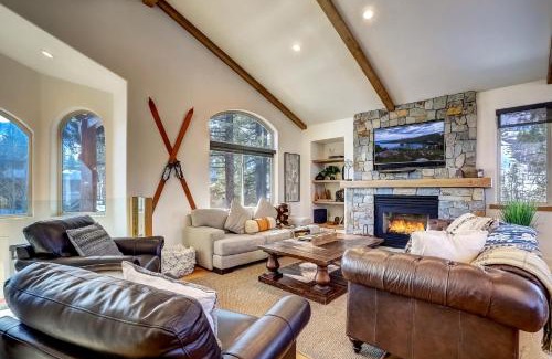 Mountain View Estates Casa | Luxe Mountain Chalet - Hot tub Man Cave Foosball Peloton