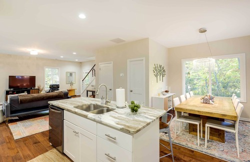 Ridgecrest Casa | Luxe Mountain Home Near Ridgecrest & Asheville!