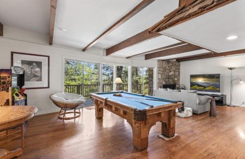 Blue Jay Casa | Luxe Mountain Retreat Lake Village Close Game Room AC Backs up to trails