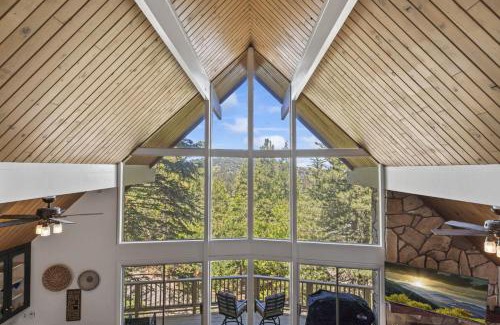 Blue Jay Casa | Luxe Mountain Retreat Lake Village Close Game Room AC Backs up to trails