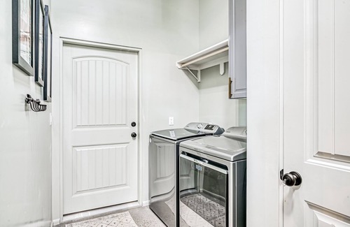 Eldorado at Santa Fe Casa | Luxe, mountain-view home in El Dorado with private hot tub, EV charger & dogs OK