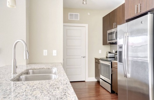 Mueller Apartamento | Luxe Mueller Studio w/ Pool, W/D & Gym, nr park, by Blueground