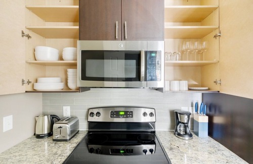 Mueller Apartamento | Luxe Mueller Studio w/ Pool, W/D & Gym, nr park, by Blueground