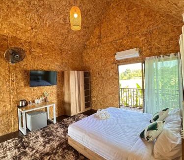 K. Phu Pieng Cama Y Desayuno | Luxe Nan Terrace View King Room