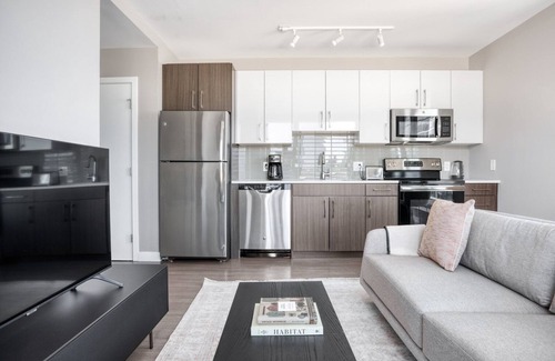 West End Apartamento | Luxe North Station 1BR w/ W/D & Gym, near TD Garden, by Blueground