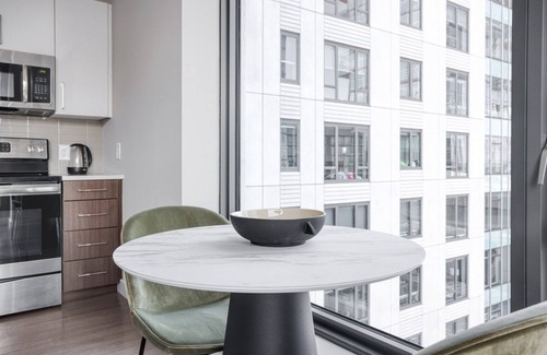 West End Apartamento | Luxe North Station 1BR w/ W/D & Gym, near TD Garden, by Blueground