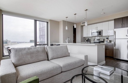 West End Apartamento | Luxe North Station 2BR w/ Gym & W/D, walk to T & Shops, by Blueground